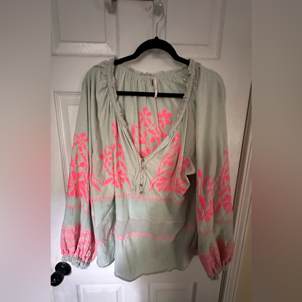FREE PEOPLE TOP! Pre-loved only worn once! Beautiful/vibrant! Large!